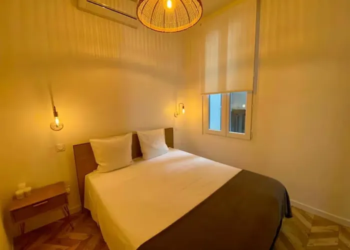 Rousseau شقة سُت